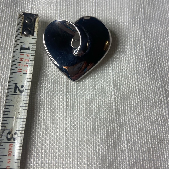 Liz Claiborne Gold Tone Heart Brooch - LC Gold Tone Heart Pin - Picture 5 of 5